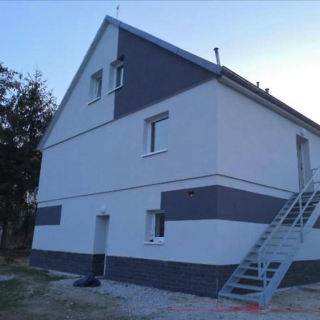 Hostka  Apartment Oskar מראה חיצוני תמונה